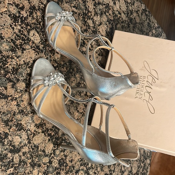 Beautiful Rhinestone silver heels size 8 - Picture 3 of 7